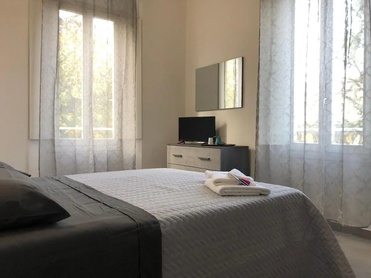 Attico Valente Otel Reggio Emilia 0*,  İtalya